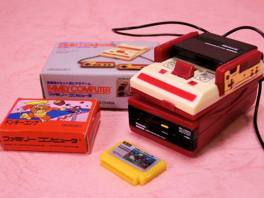 玩栗犬と、レトロゲーム機ミニチュアフィギュア | 玩栗犬 真ホビー